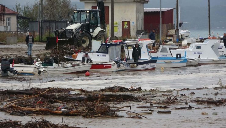 Çanakkale’yi sağanak yağış vurdu, Kepez deresi taştı