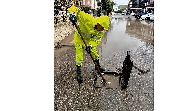 Meteoroloji Genel Müdürlüğü’nün yaptığı kuvvetli yağış ve fırtına uyarısı doğrultusunda: İzmir Büyükşehir Belediyesi ekipleri yağmur mesaisinde!