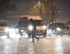 Yerlikaya: Sel ve olumsuz hava şartları nedeniyle toplam 9 vatandaşımız maalesef hayatını kaybetti.