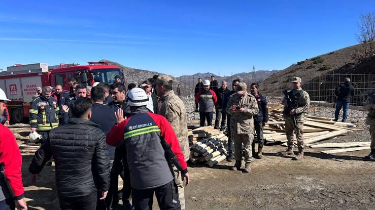 Elazığ’ın Palu ilçesinde krom maden ocağında göçük meydana geldi.