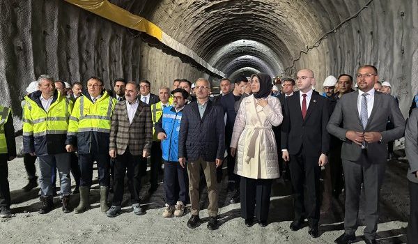 Ankara-İzmir Hızlı Tren Hattı’nın açılış tarihi belli oldu ‘3 buçuk saat sürecek’